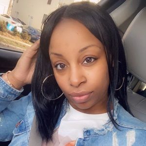 Meet your Posher, Dominique